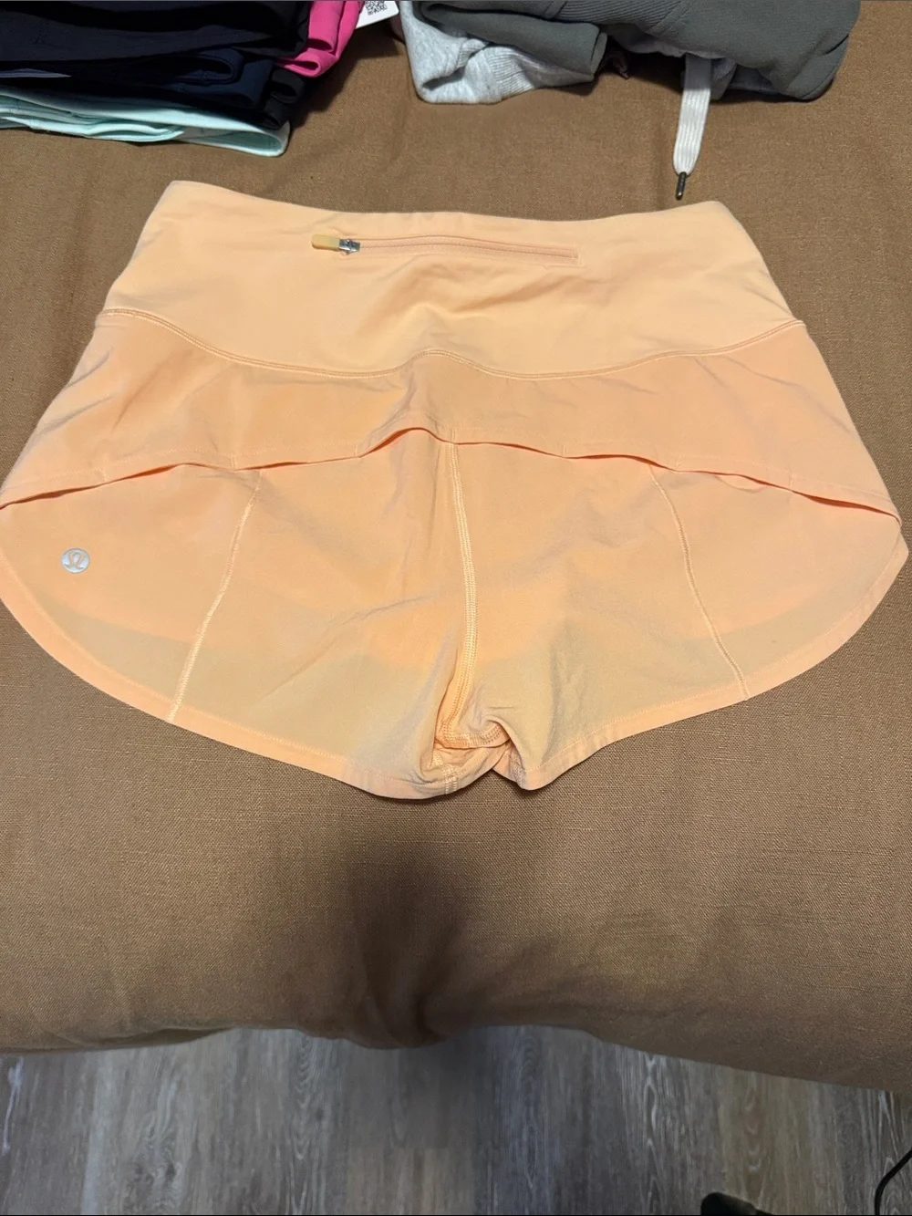 Women’s Lululemon High-Waist light orange speed up short 2.5”